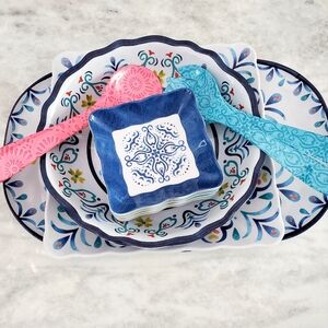 Cynthia Rowley Melamine Dinner Set - Like New